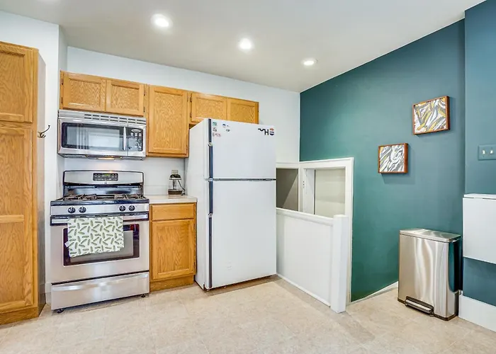Cozy W/ Yard < 1 Mi To Downtown! Holiday home