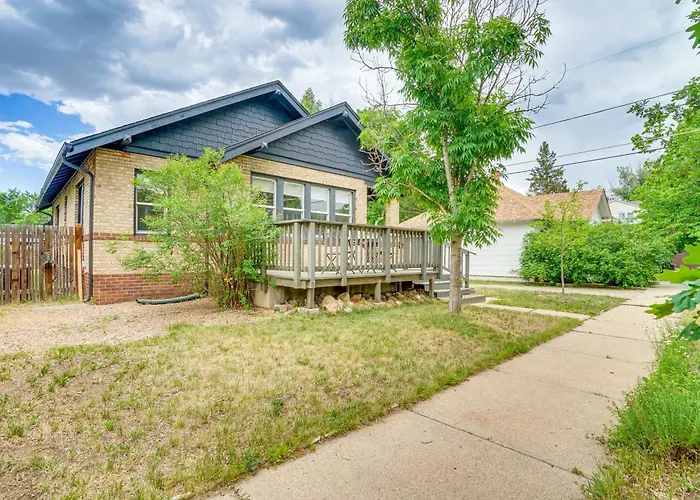 Holiday home Cozy W/ Yard < 1 Mi To Downtown!