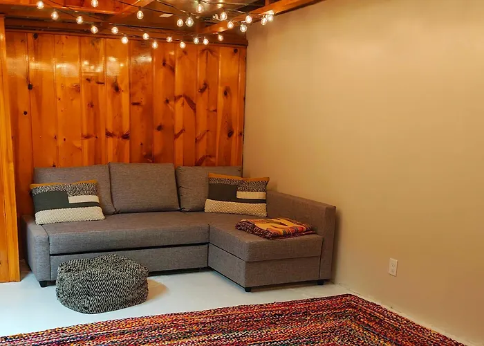 Holiday home Cozy W/ Yard < 1 Mi To Downtown! *